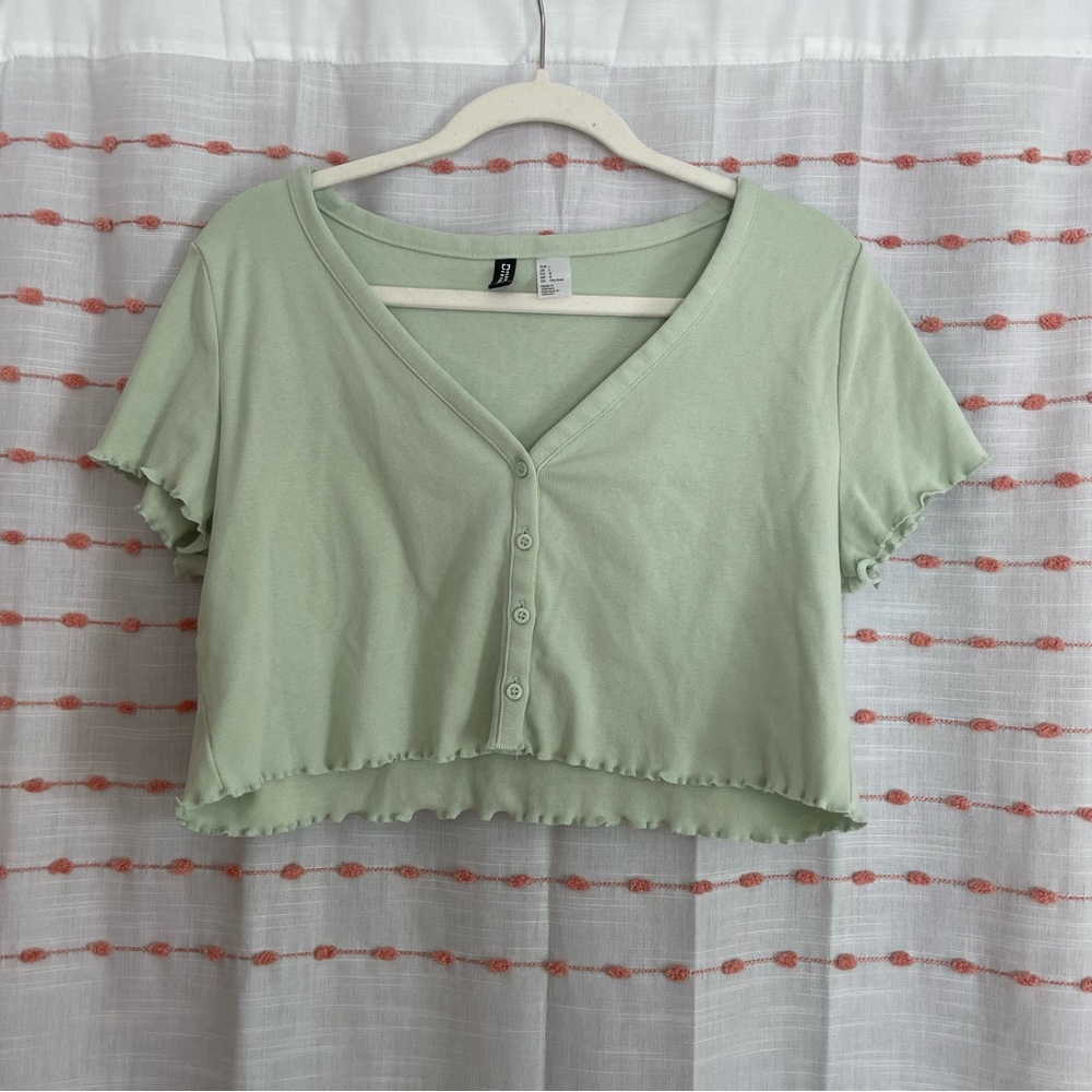 H&M Button-Front Crop Top - NWOT! - Picture 3 of 4